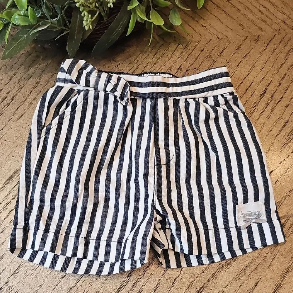 Striped Black and White Shorts 2T Disney Animators Collection
